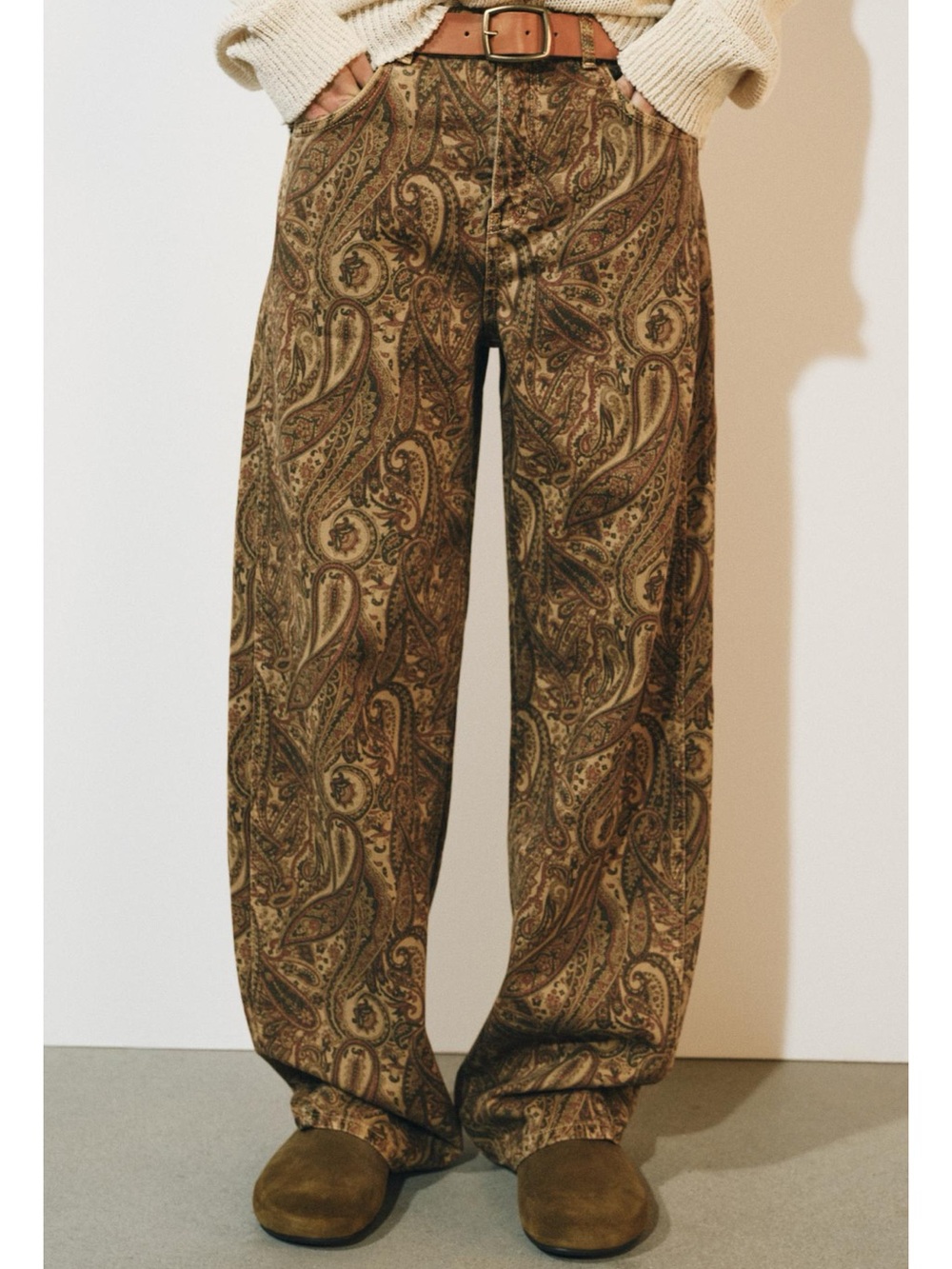 Zara ZW COLLECTION MID-RISE CURVED STRAIGHT
JEANS